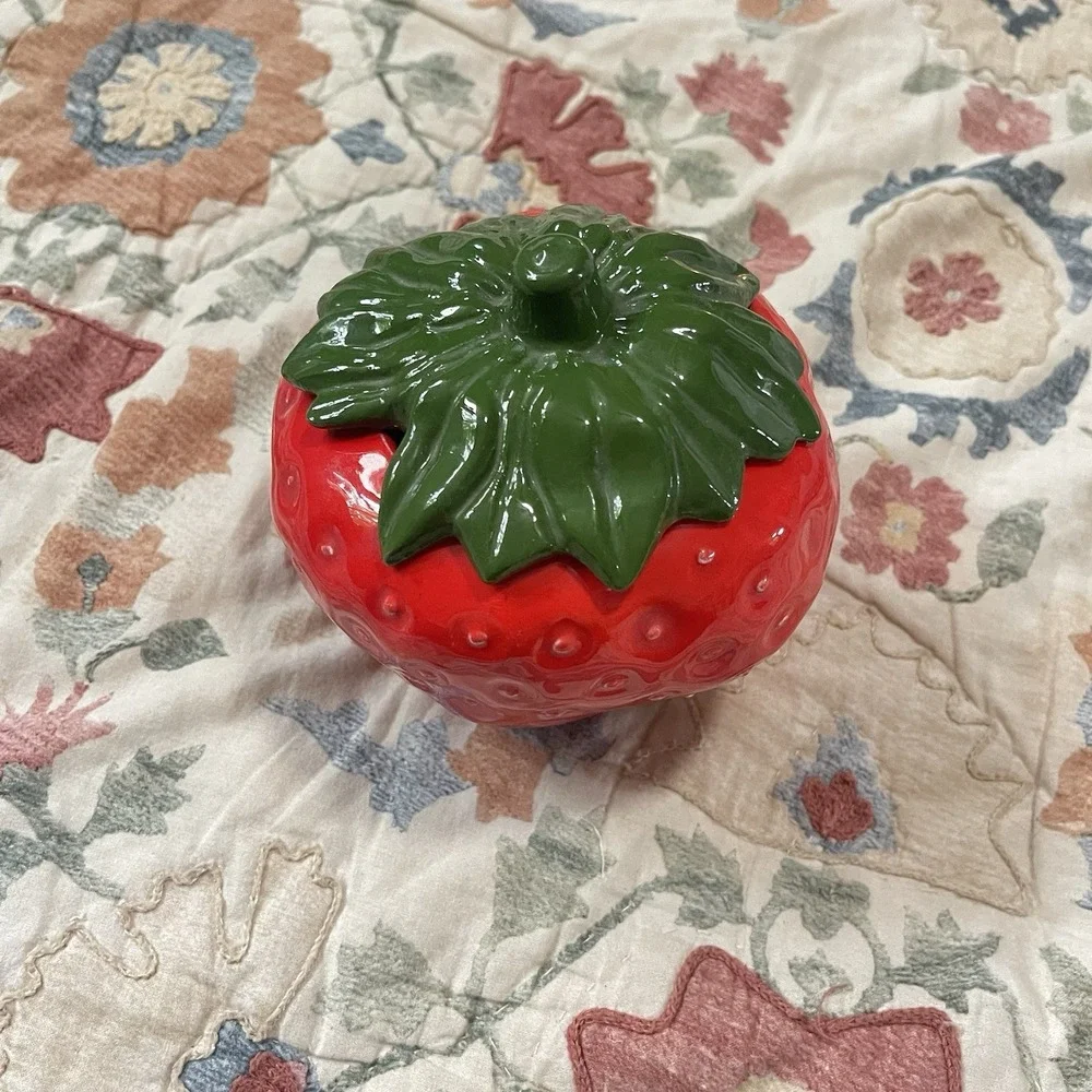 Vtg Ceramic Strawberry Jar With Lid Japan‎ Cottagecore Trinket Jar Farm Granny
